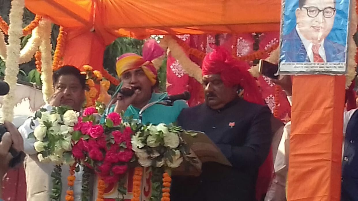 ruckus in jalesar etah over photo of pm modi and cm yogi