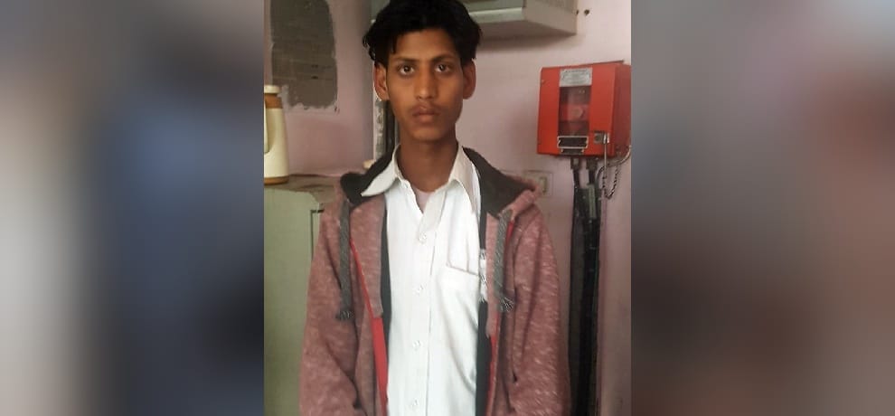two people arrested for carrying huge amount of case and a pistol