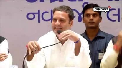 THIS IS A WAY TO TALK OF PRESIDENT RAHUL GANDHI WITH MEDIA DURING ELECTION CAMPAIGN IN AHEMDABAD