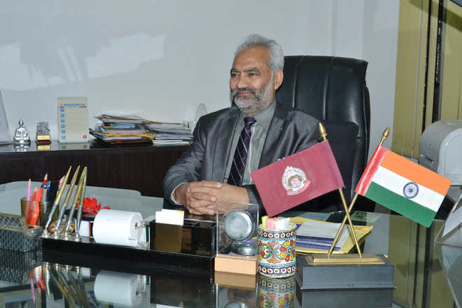 vc prof. rd sharma meets governor nn vohra 