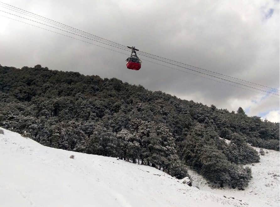 snowfall in auli before international skiing compition january 2018