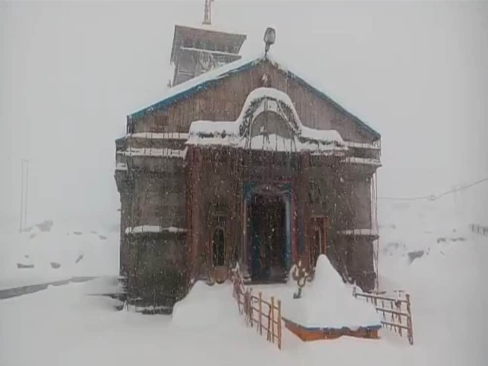 heavy snowfall in uttarakhand photos