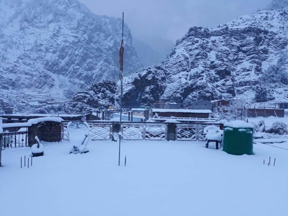heavy snowfall in uttarakhand photos