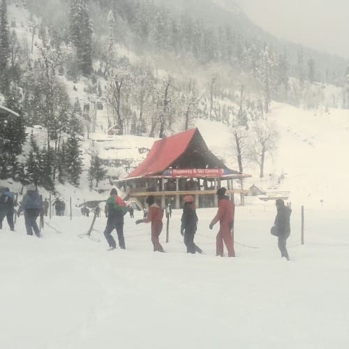 वाहनों के लिए सोलंगनाला रहा बंद, नहीं जा पाए पर्यटक