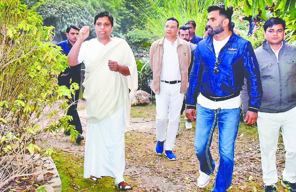 suniel shetty arrived in uttarakhand for patanjali visit