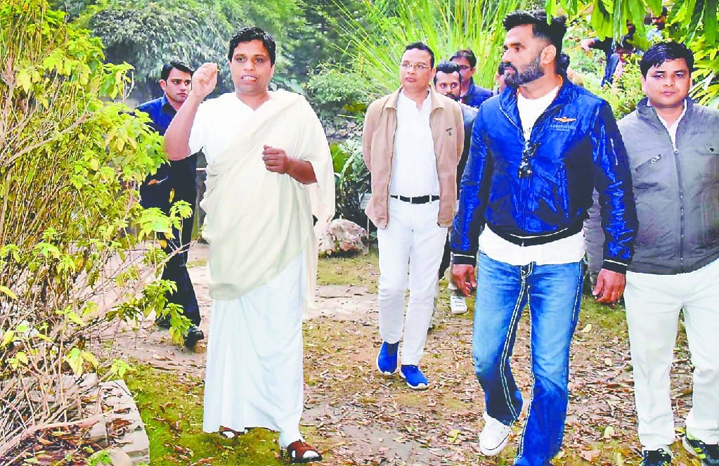 suniel shetty arrived in uttarakhand for patanjali visit