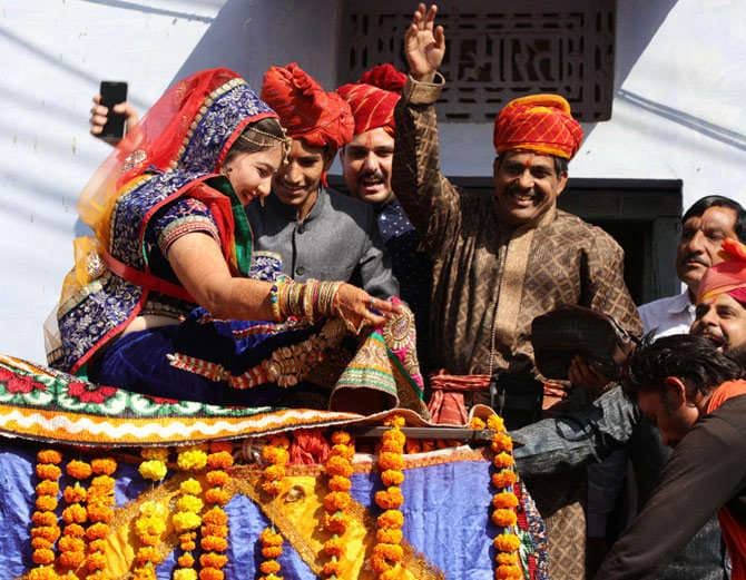 unique marriage, bride departure on elephant
