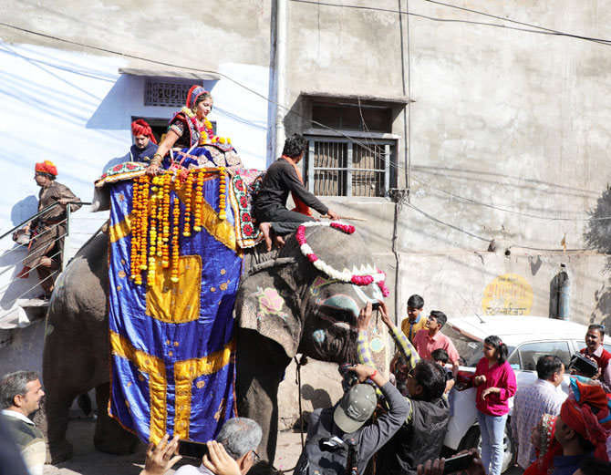 unique marriage, bride departure on elephant