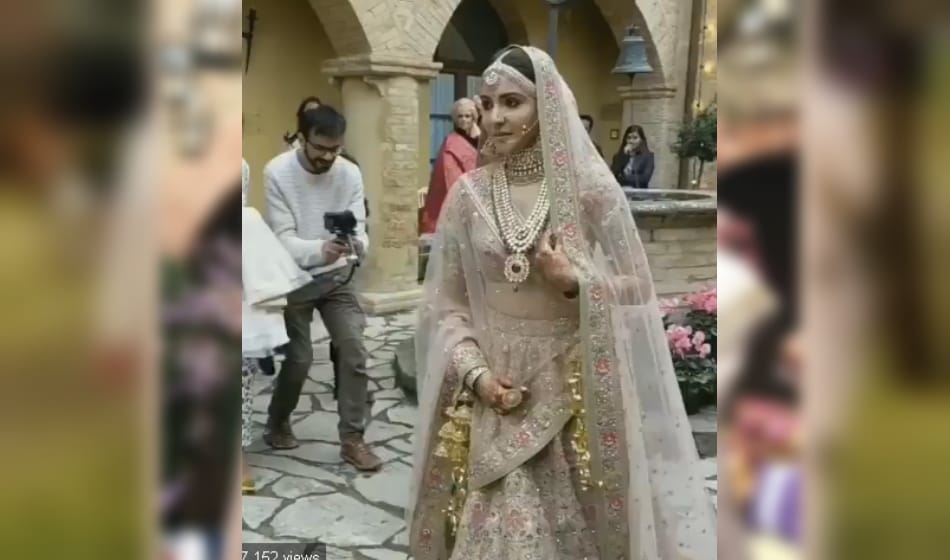 when anushka sharma went alone to mandap to meet virat kohli anushka sharma in her italy wedding