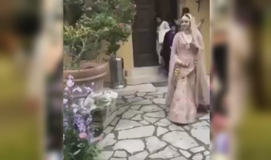 when anushka sharma went alone to mandap to meet virat kohli anushka sharma in her italy wedding