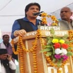 सभा काे संबाेधित करते राज बब्बर 