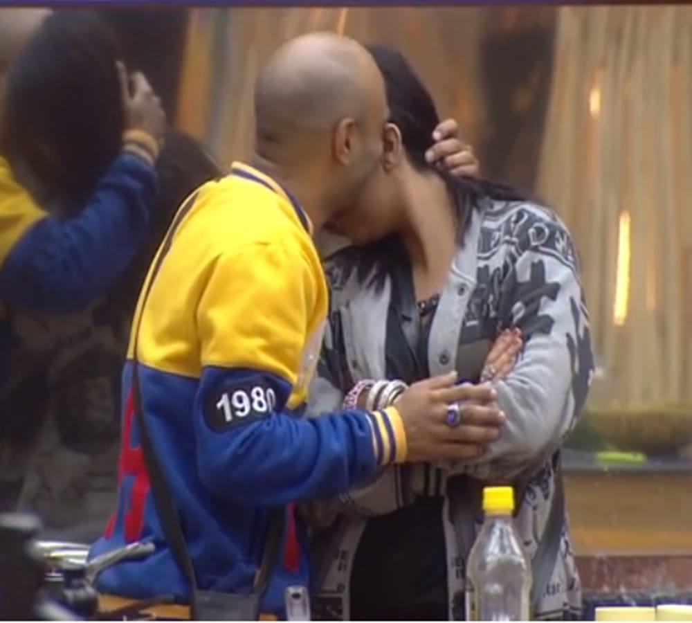 bigg boss shilpa shinde dont like akash dadlani kiss