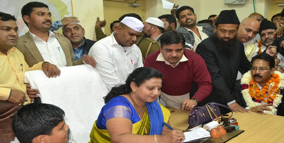 BSP Mayer gives instructions to municipal officer as soon as charge is handled, Vande Mataram