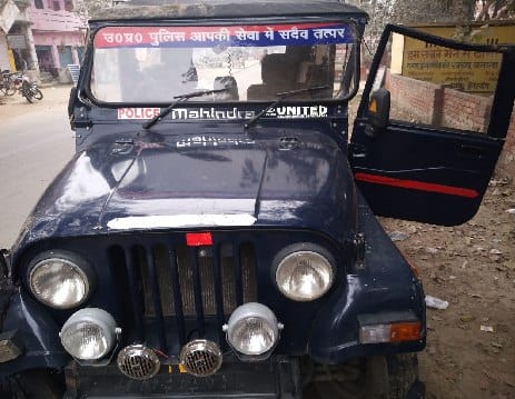 खाई में गिरी पुलिस की जीप, दो पुलिस कर्मी घायल