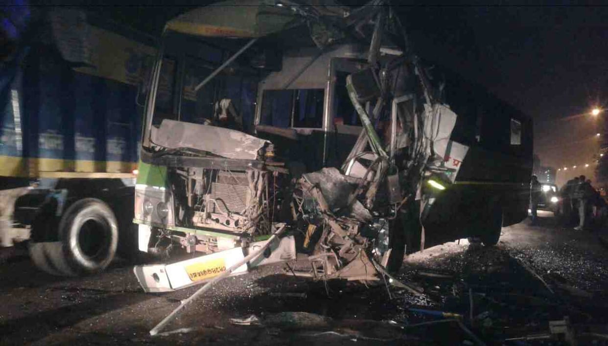 roadways bus and truck collapse in jaunpur