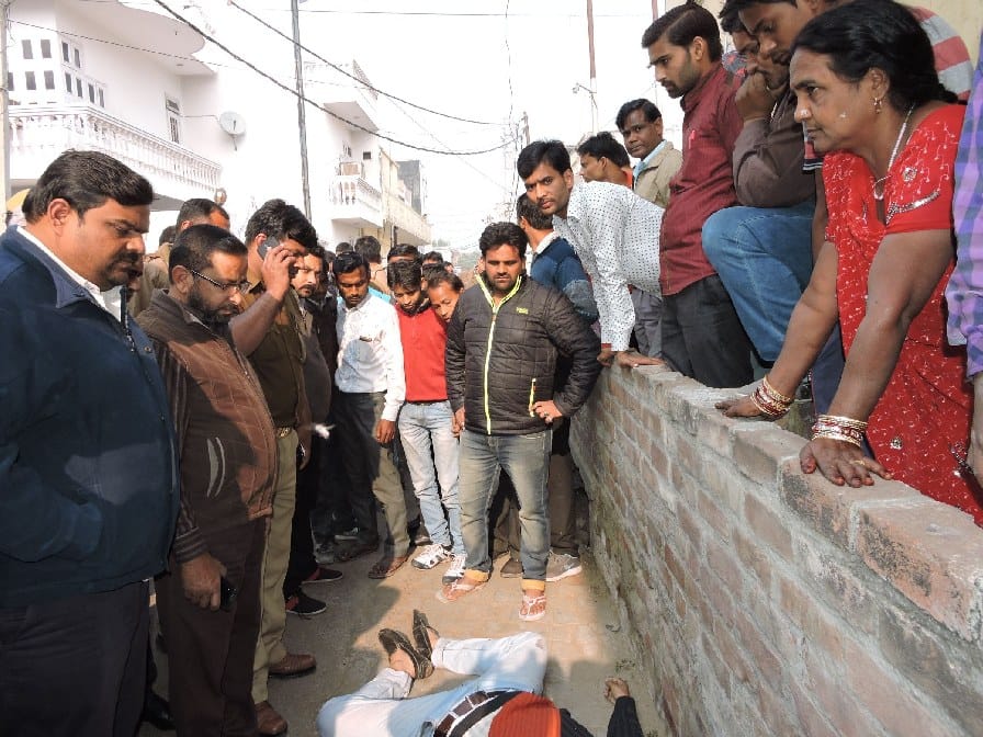 सड़क हादसों में शिक्षक के पुत्र सहित पांच की मौत
