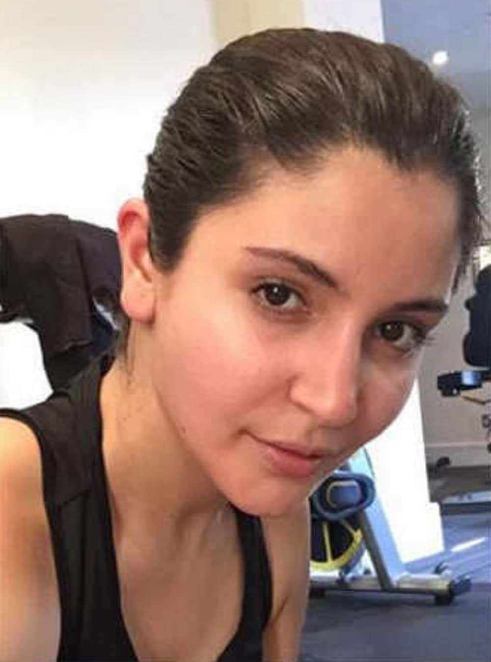 know about the fitness secret of anushka sharma for getting fabulous tonned body 
