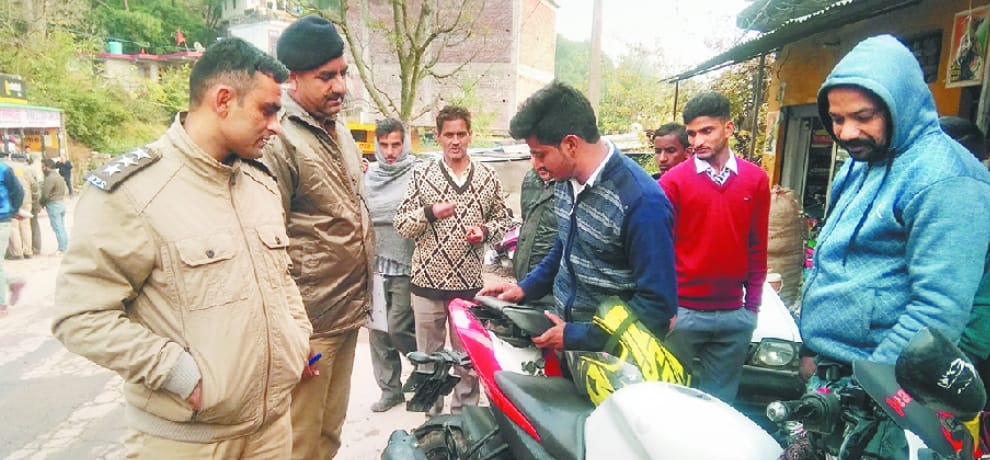 जिला भर में पुलिस ने काटे 70 चालान, 21 हजार वसूले 