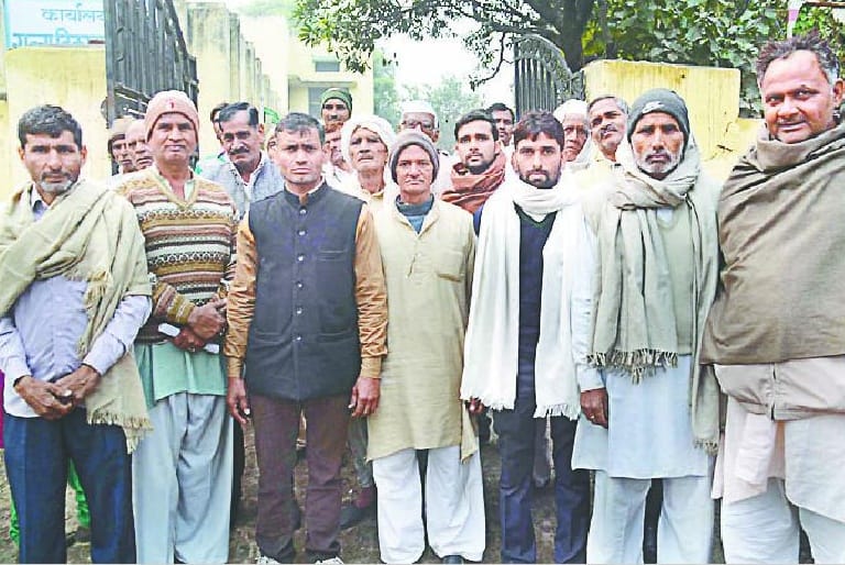 commotion farmers at DCO office