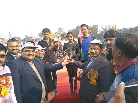Radha tops in Pinky, Charka Throw in Gola throw