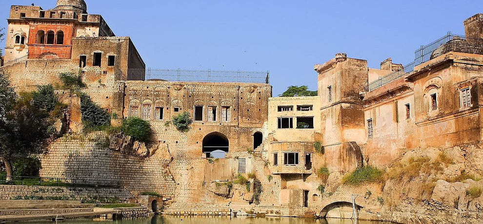pak supreme court tensed after bhagwan ram statue misapprehend from Katas Raj Temples