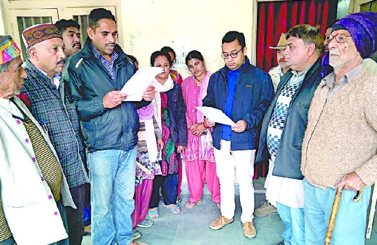 गैरसैंण को राजधानी घोषित न करने पर उपपा ने एसडीएम कार्यालय के बाहर किया प्रदर्शन