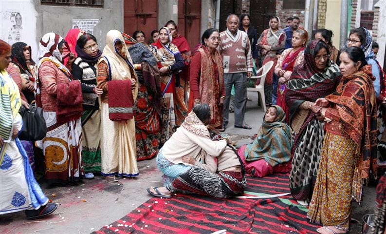 naino-trak bhidant mein dampati kee maut, bachche jakhmee