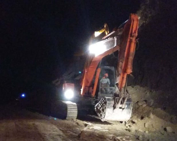 Mounting of mountains on the trust of JCB drivers