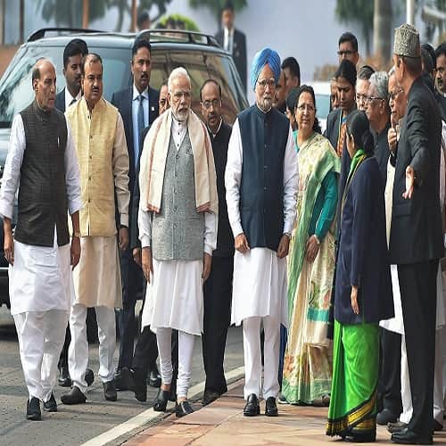 After Gujarat elections campaigning ended PM Modi and Manmohan Singh shaking hands