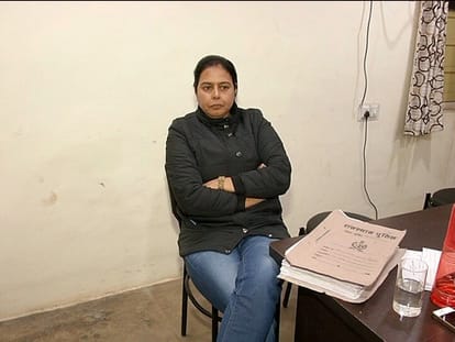 Rajasthan first time in the jaipur police commissionerete lady sub inspector caught taking bribe 