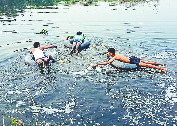 hindan nadi me shav mila, do aaropi jail bhejhe