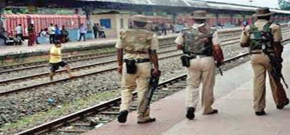जीएम से मिलने गए कांग्रेसियों की आरपीएफ से नोकझोंक