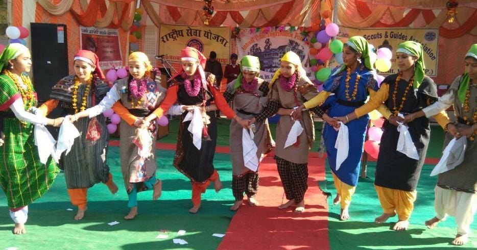 पुरस्कृत होकर चहके रंधाड़ा स्कूल के होनहार