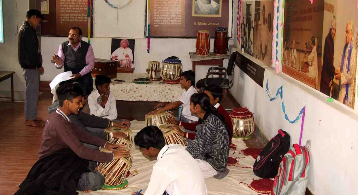 foreigners came varanasi for how to learn tabla
