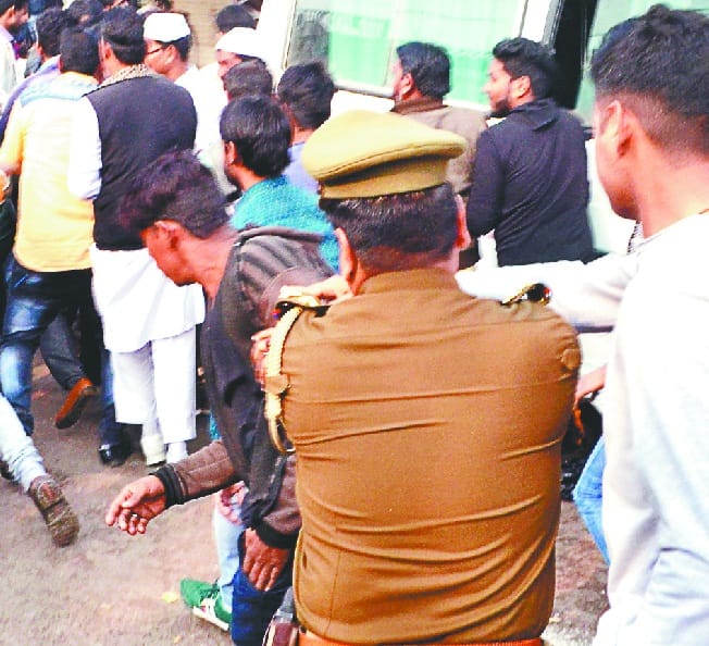 bjp aur baspa samarthako me lagi naarebaaji ki hor