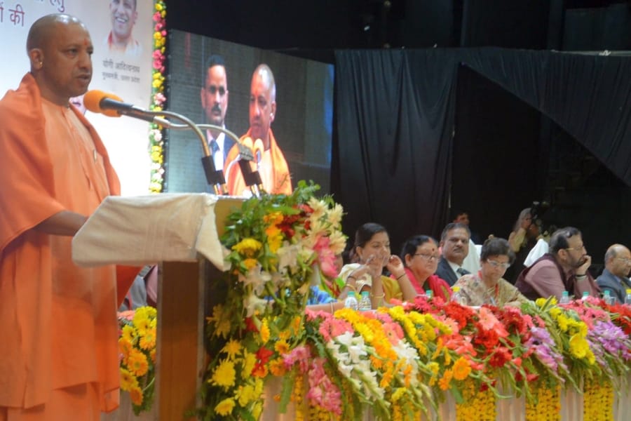 chief minister yogi adityanath addresses mayors in workshop.