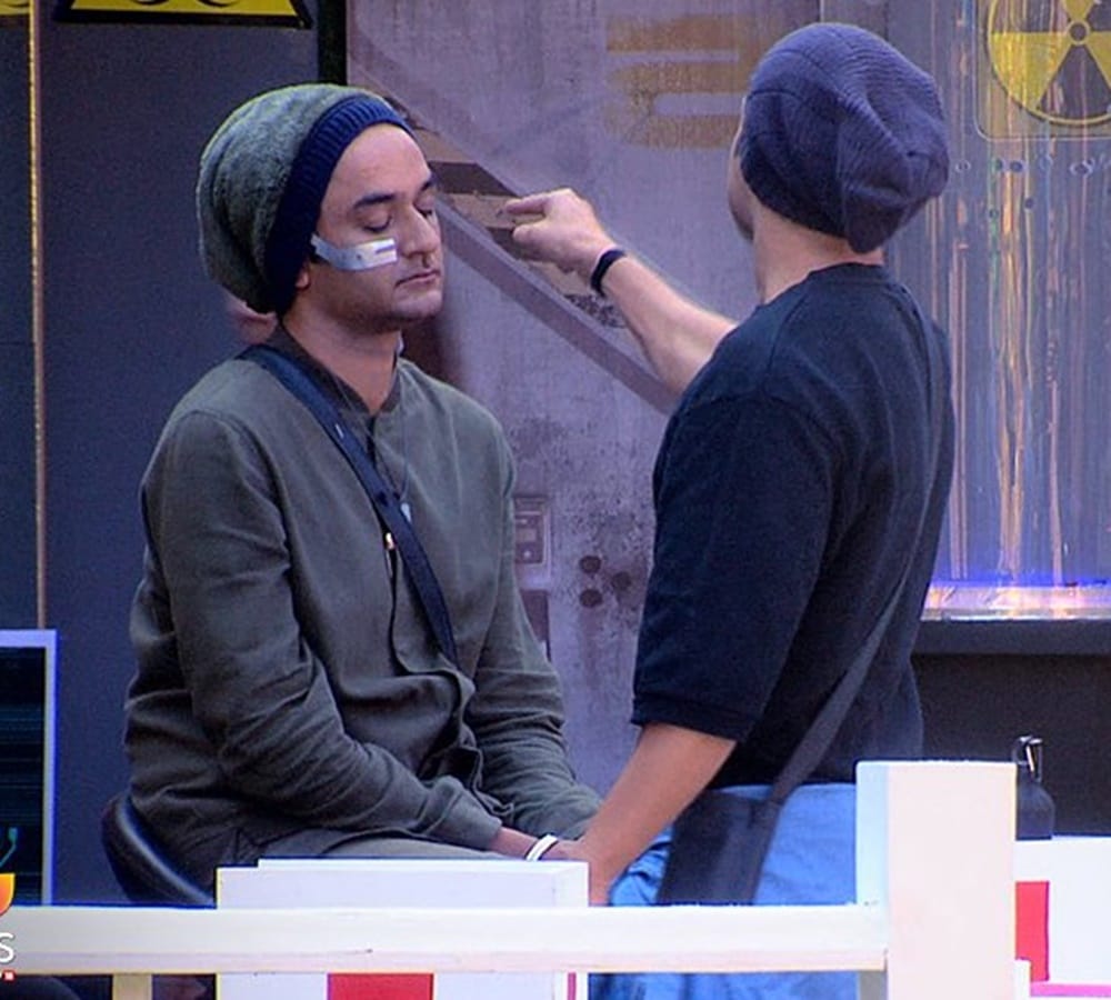 priyank sharma wore bikini and Vikas Gupta thinks he involved his mother in task