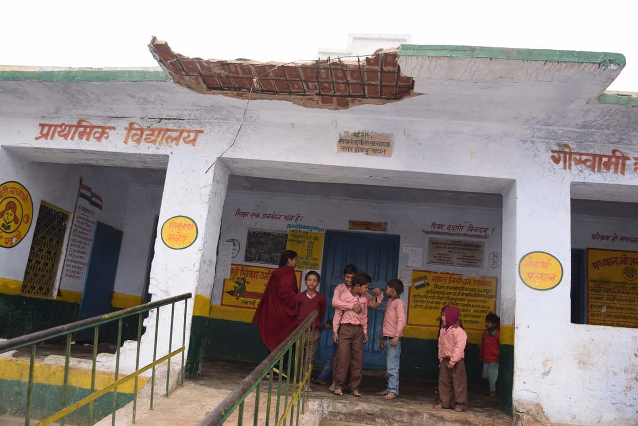 प्राथमिक पाठशाला का छज्जा गिरा, कोई हताहत नहीं