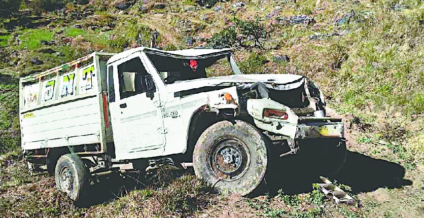 Bulerro pickup collapsed in ditch at gate, driver dies