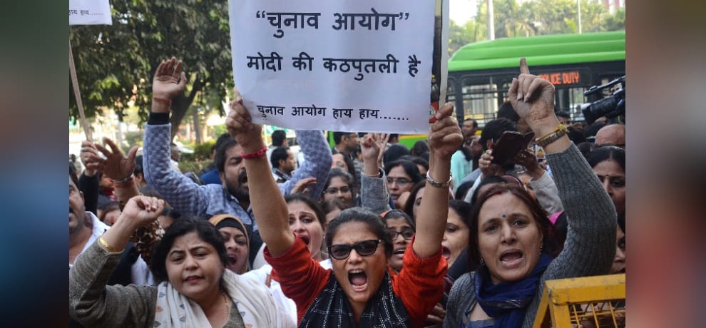 protest by congress outside the election commission 