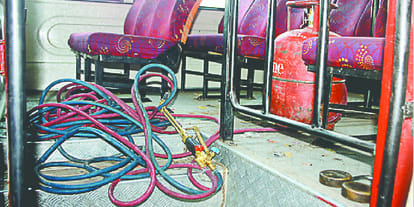 robbery of fifty lakhs in banda