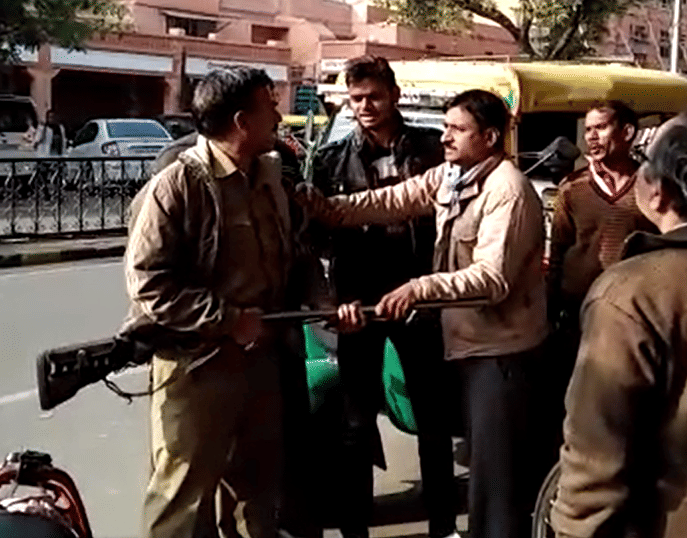 rajasthan jaipur- Fight between security guard and auto driver