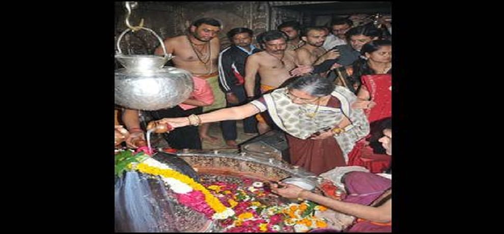 Gujarat Vidhan Sabha Chunav 2017 Jasodaben worshiped Mahakal and prayed for success of Narendra Modi