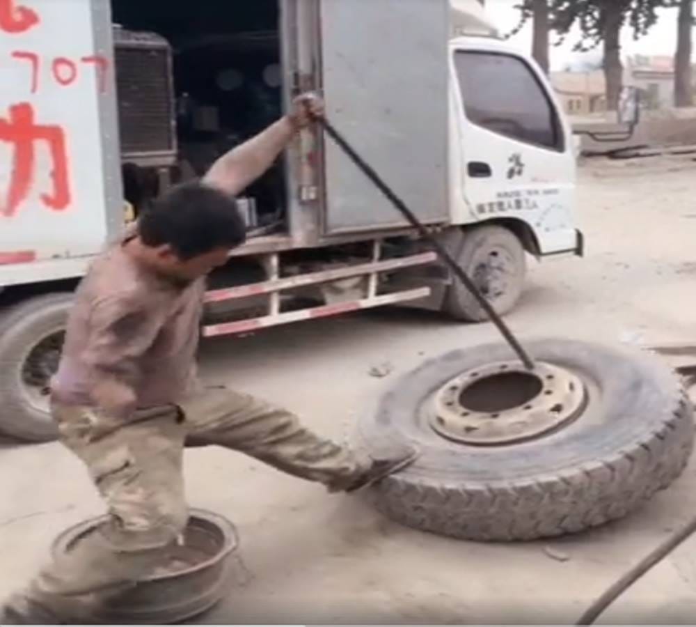 This viral video are worth for the beggars 
