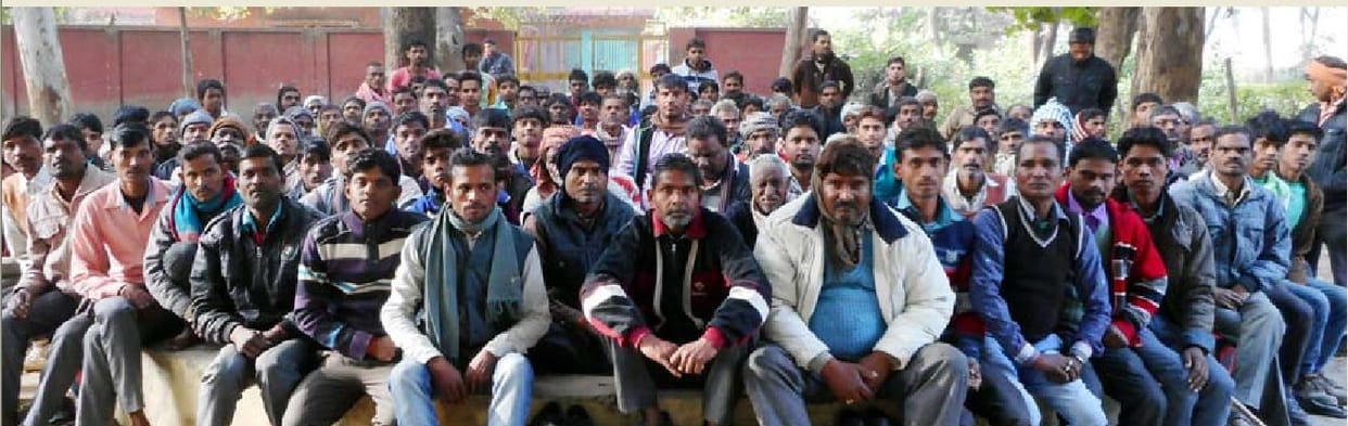 पंचायत विभाग के विरोध में दिया धरना