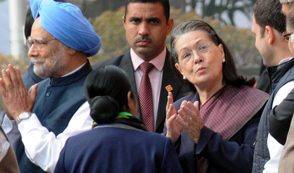 rahul gandhi helped lk advani to get proper place to stand on 16th anniversary of parliament attack
