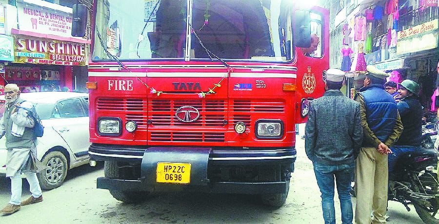 बैंक के स्मोक एंड हीट अलार्म ने एक बार फिर दौड़ाई फायर ब्रिगेड