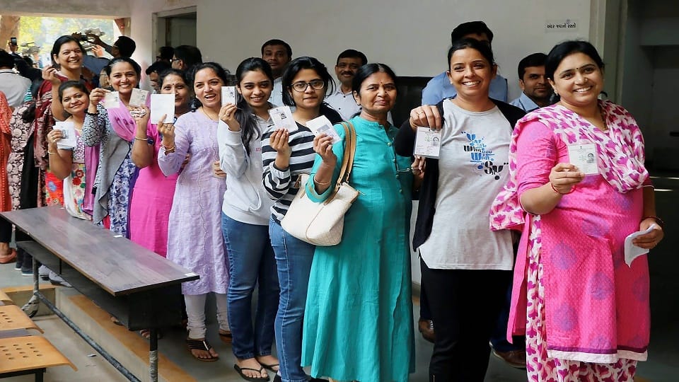 Gujarat Vidhan Sabha Election: Voting continuously On, Problem Found In 63 EVM
