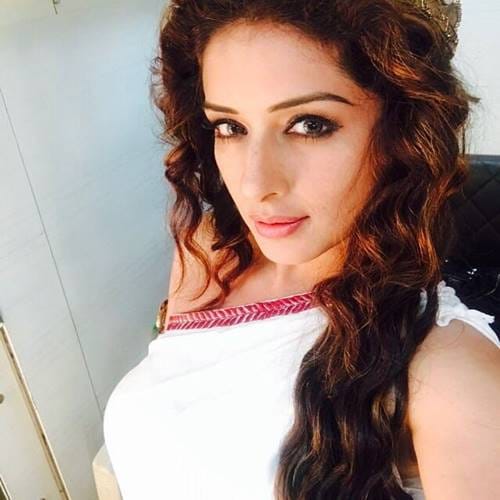 Porus Actress Sameksha Singh Suffers Burn during a Fire Sequence