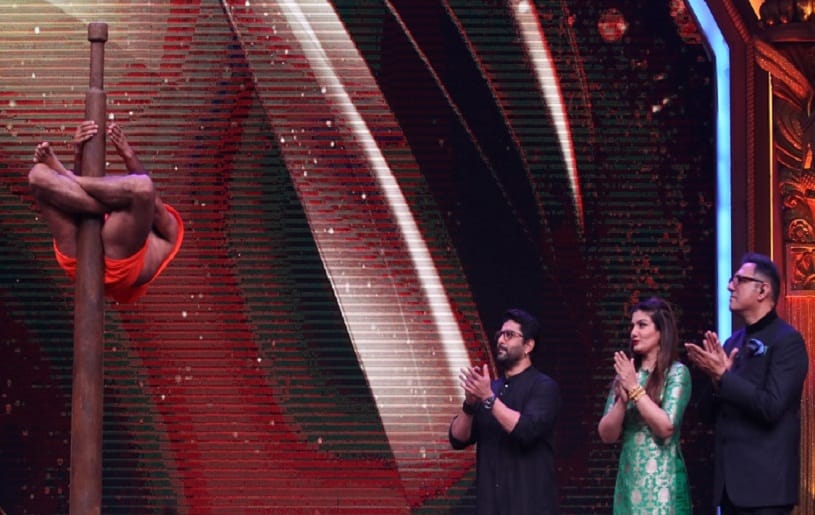 Vaishnavi challenges Baba Ramdev on stage of super dancer 2 to do aerial yoga